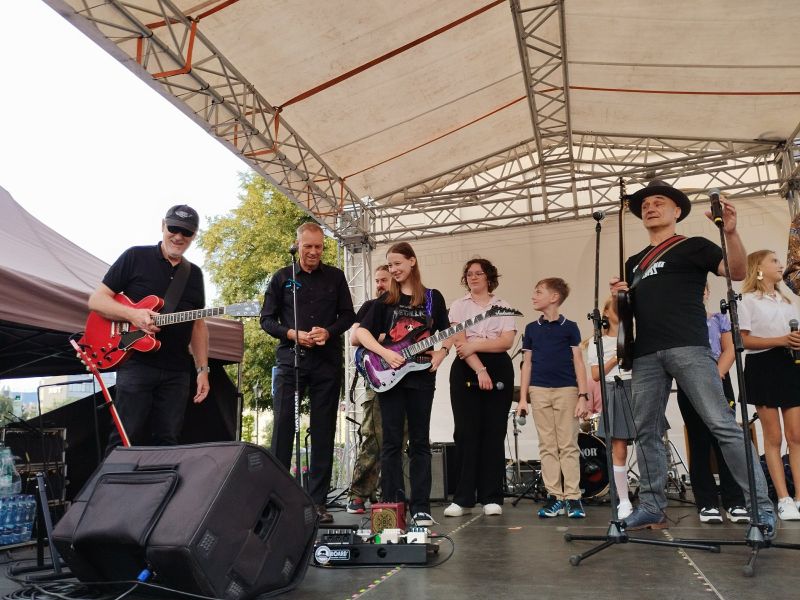 1995c610-2439-4878-9f84-279b1059c63f