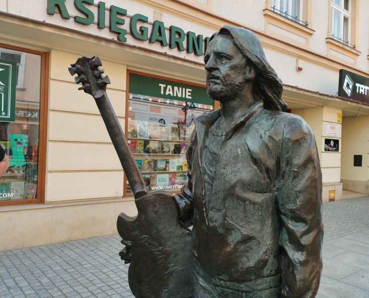 ed37faaf-fa82-419e-b30c-44c27a046b95