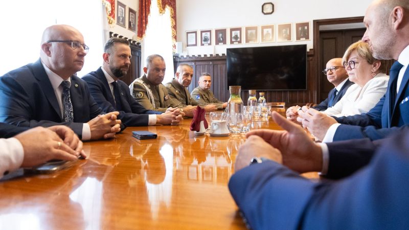 a97702f1-66a0-4965-8868-9252a7117154