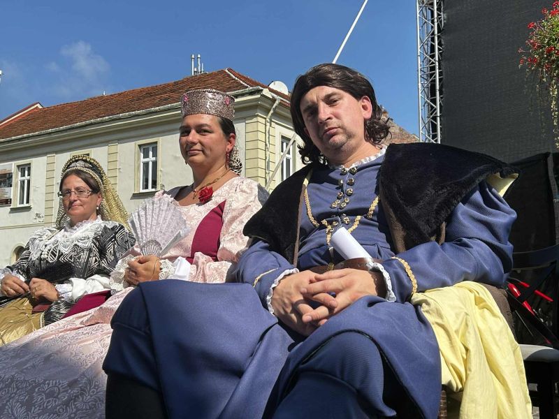 453faea0-356b-4efa-99c5-ffb636db5c8e