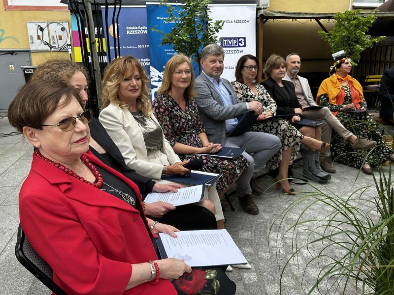 c4570879-09d3-4285-a376-c109d36e33cd