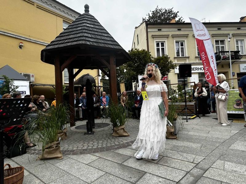 e2414bef-fde9-41b4-a1ff-2d793b03e59f