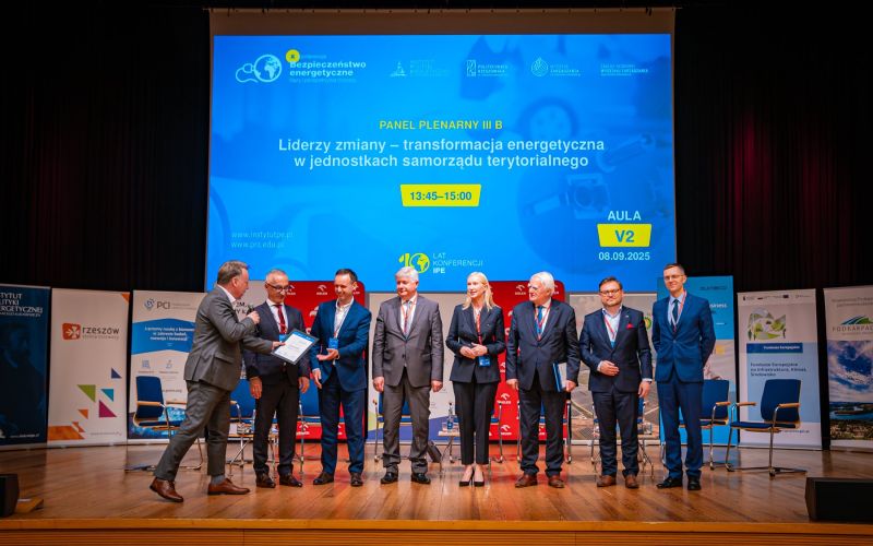 544945591_1374499718016172_4392817896933975368_n