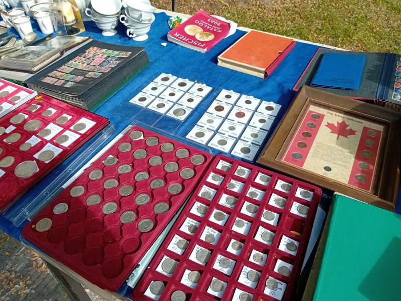 1000044758