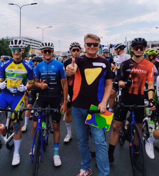 98f7f253-befa-4cff-a3fc-aaa3a285df11