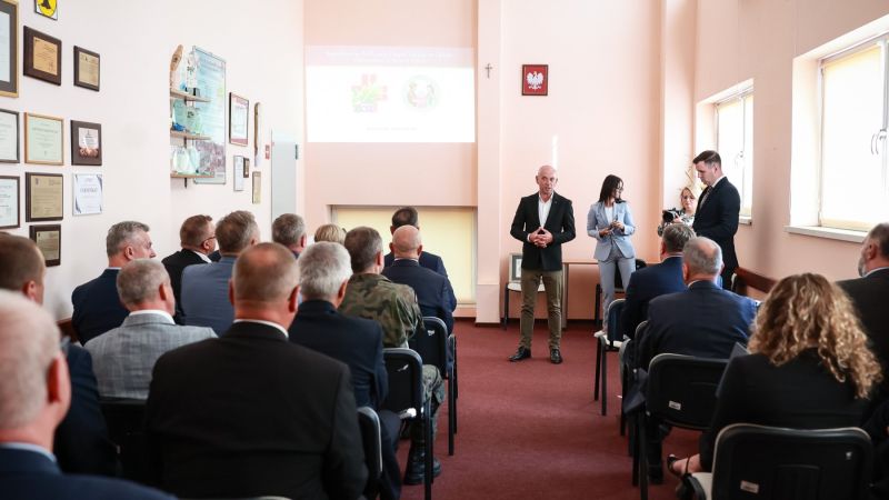 7f9f0560-601f-4a08-8367-d340be1d1966