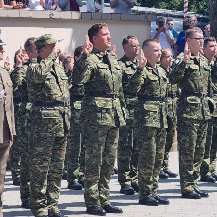 Ślubowanie nowych strażników granicznych w Przemyślu 1 - Polskie Radio Rzeszów Ślubowanie nowych strażników granicznych w Przemyślu