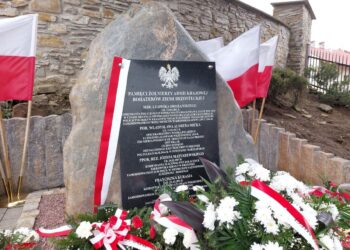 Odsłonięto pomnik upamiętniający bohaterów ziemi brzosteckiej