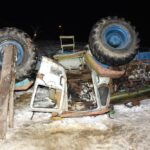 Ciągnik przewrócił się na dach i przygniótł trzech mężczyzn - Polskie Radio Rzeszów