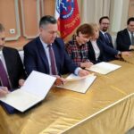 Ratownicy medyczni z Przemyśla odznaczeni za pomoc Ukrainie - Polskie Radio Rzeszów