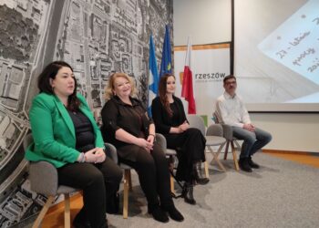 Jak przeciwdziałać dyskryminacji? To&nbsp;jeden z&nbsp;tematów projektu „Dziewczyny budują”