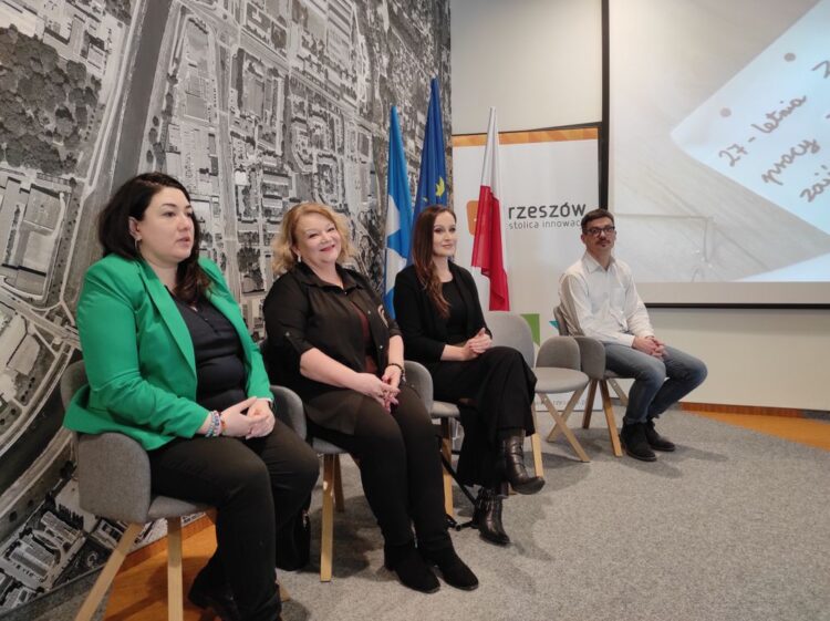 Jak przeciwdziałać dyskryminacji? To jeden z tematów projektu „Dziewczyny budują”