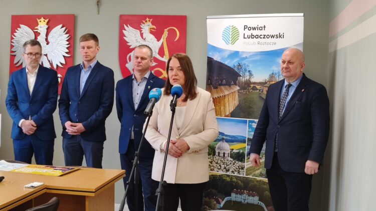 Lubaczowscy działacze samorządowi przeciwko zaleceniom C40 1 - Polskie Radio Rzeszów Lubaczowscy działacze samorządowi przeciwko zaleceniom C40