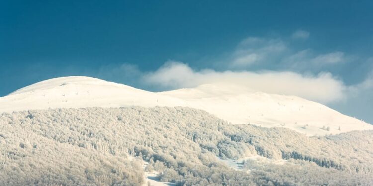 snowy bieszczady mountains in winter snow covered GAE5GP6 1