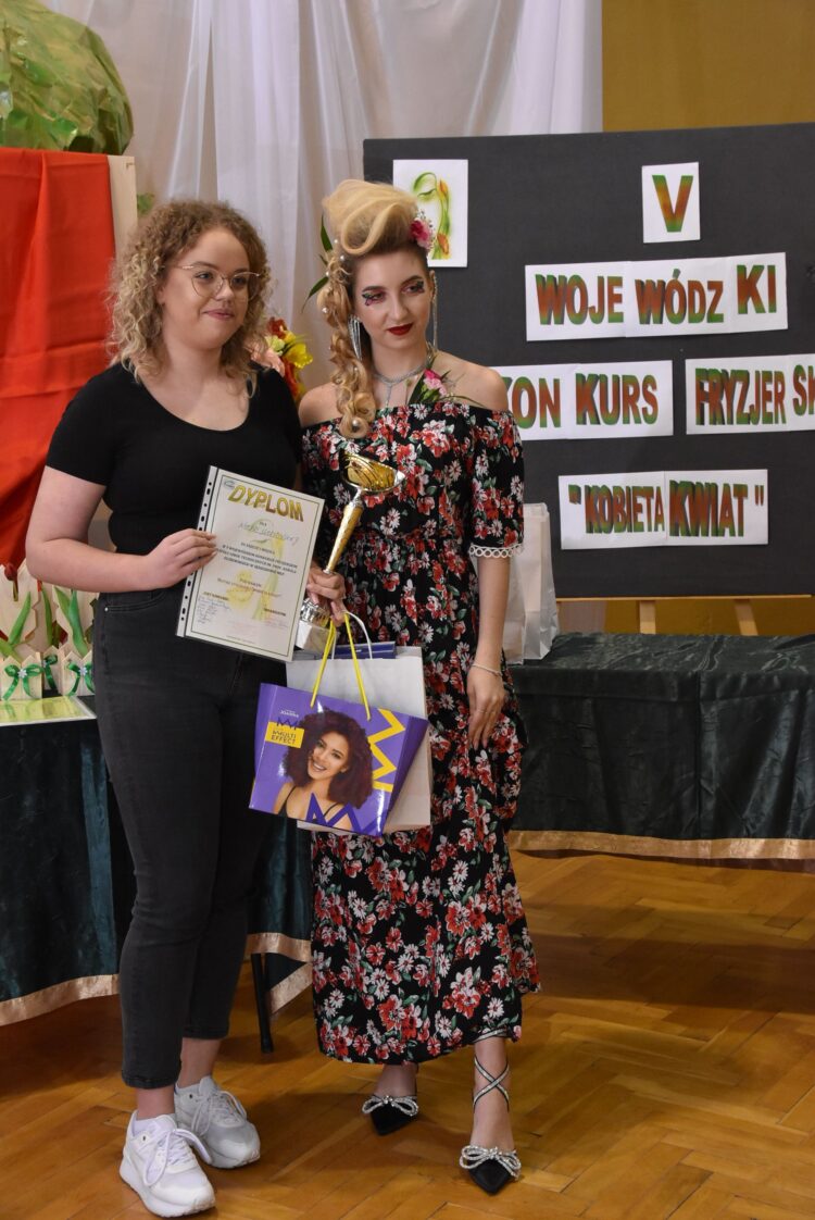 Wojewódzki konkurs fryzjerski "Kobieta Kwiat" 1 - Polskie Radio Rzeszów Wojewódzki konkurs fryzjerski „Kobieta Kwiat”
