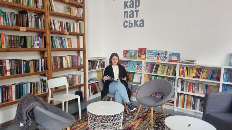 Biblioteka i czytelnia dla mieszkańców i uchodźców