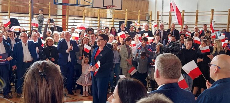 Beata Szydło w Sandomierzu. Spotkanie z mieszkańcami 1 - Polskie Radio Rzeszów Beata Szydło w Sandomierzu. Spotkanie z mieszkańcami