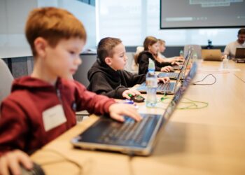 Bezpłatne warsztaty programistyczne „Koduj z&nbsp;Gigantami” już za&nbsp;nami!