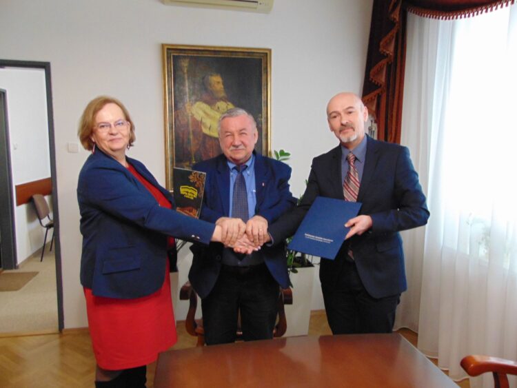 Porozumienie szkół w Tarnobrzegu i Nowej Dębie 1 - Polskie Radio Rzeszów Porozumienie szkół w Tarnobrzegu i Nowej Dębie