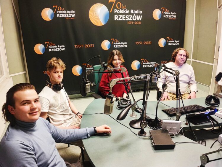Uczniowie IX LO w Rzeszowie potrafią debatować 1 - Polskie Radio Rzeszów Uczniowie IX LO w Rzeszowie potrafią debatować