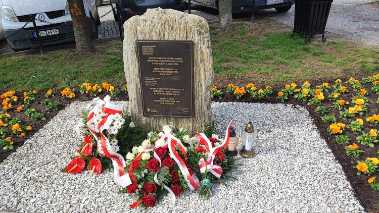 Plac Cichociemnych. Upamiętniono Polaków ratujących Żydów 1 - Polskie Radio Rzeszów Plac Cichociemnych. Upamiętniono Polaków ratujących Żydów