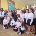 Tablica poświęcona Zbigniewowi Brzezińskiemu odsłonięta w Przemyślu - Polskie Radio Rzeszów