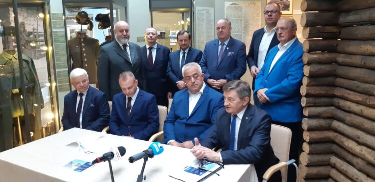 Umowa w sprawie inwestycji w zespole zabytkowym Twierdzy Przemyśl 1 - Polskie Radio Rzeszów Umowa w sprawie inwestycji w zespole zabytkowym Twierdzy Przemyśl