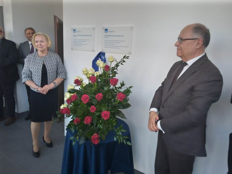 Odsłonięto pamiątkową tablicę poświęconą prof. Romańczukowi 1 - Polskie Radio Rzeszów Odsłonięto pamiątkową tablicę poświęconą prof. Romańczukowi