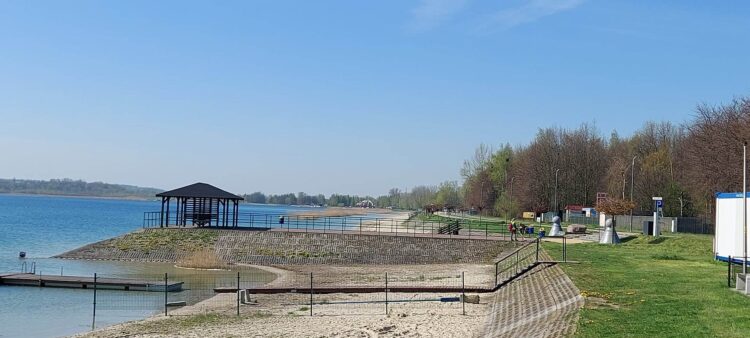 Ceny za wjazd nad Jezioro Tarnobrzeskie idą w górę 1 - Polskie Radio Rzeszów Ceny za wjazd nad Jezioro Tarnobrzeskie idą w górę