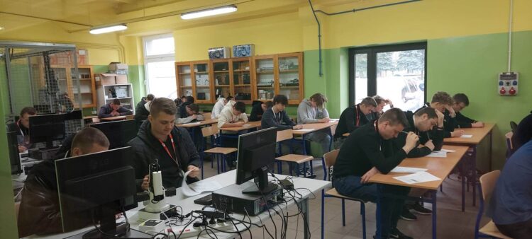 Walczyli o tytuł Supertechnika Regionu (zdjęcia) 1 - Polskie Radio Rzeszów Walczyli o tytuł Supertechnika Regionu (zdjęcia)