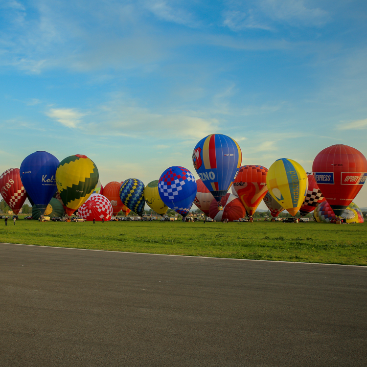 Opóźnienie startu baloniarzy. Wylecą po południu 1 - Polskie Radio Rzeszów Opóźnienie startu baloniarzy. Wylecą po południu