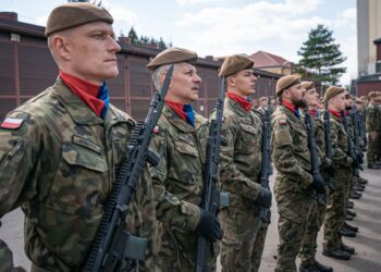 Uroczysty apel 3 PBOT (zdjęcia)