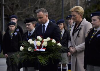 W&nbsp;Markowej prezydent Andrzej Duda oddał hołd rodzinie Ulmów (zdjęcia)