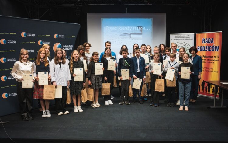 Finał konkursu literackiego "Pisać każdy może" (zdjęcia) 1 - Polskie Radio Rzeszów Finał konkursu literackiego „Pisać każdy może” (zdjęcia)