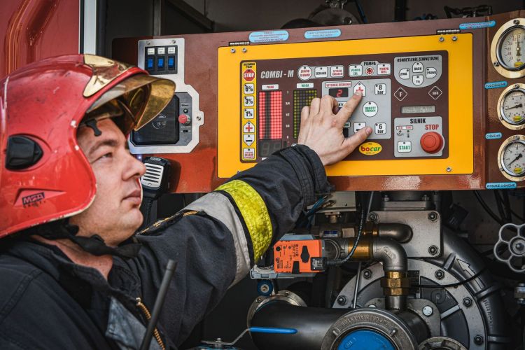 Ktoś podpalił maszt sieci 5G w Krośnie 1 - Polskie Radio Rzeszów Ktoś podpalił maszt sieci 5G w Krośnie