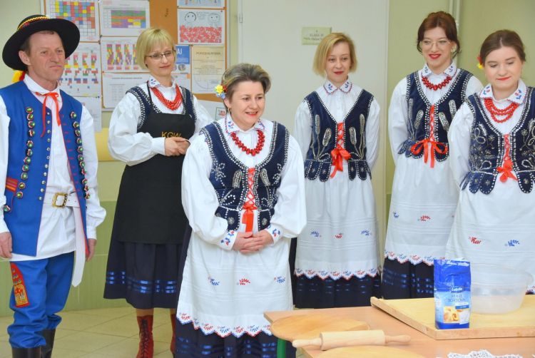 Niecodzienna lekcja historii w szkole w Sędziszowie Małopolskim 1 - Polskie Radio Rzeszów Niecodzienna lekcja historii w szkole w Sędziszowie Małopolskim