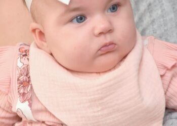 Hania, pierwsze dziecko urodzone w&nbsp;2023 powitane przez&nbsp;władze miasta