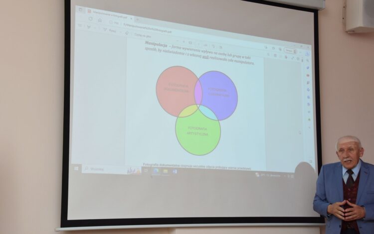 O manipulacji w fotografii. Wykład w Ropczycach 1 - Polskie Radio Rzeszów O manipulacji w fotografii. Wykład w Ropczycach