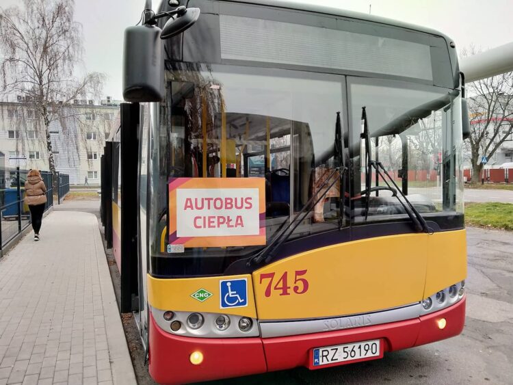 Autobus ciepła wrócił do zajezdni. Wydał ponad 10 tysięcy posiłków