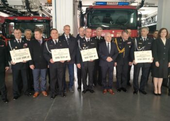 Wozy strażackie dla jednostek OSP z&nbsp;powiatu rzeszowskiego