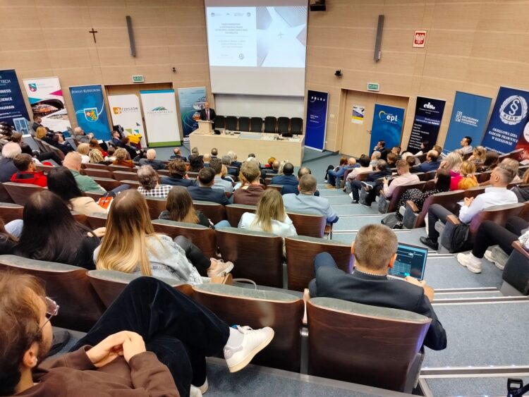 W Rzeszowie dyskutują o tym, jak zmienić prawo lotnicze i kosmiczne