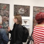 Z lasu do galerii sztuki. "Translokacje. Nieoczekiwany powrót" Krzysztofa Pisarka 19 - Polskie Radio Rzeszów Z lasu do galerii sztuki. "Translokacje. Nieoczekiwany powrót" Krzysztofa Pisarka - Polskie Radio Rzeszów