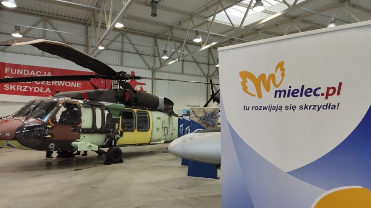 Święto podkarpackiego lotnictwa w Mielcu 1 - Polskie Radio Rzeszów Święto podkarpackiego lotnictwa w Mielcu