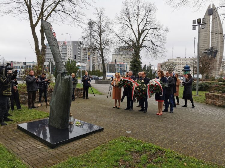 Uroczystość pod Pomnikiem Smoleńskim w Rzeszowie (zdjęcia)