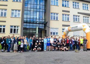 „Pomaganie przez&nbsp;bieganie” – mieszkańcy internatów pobiegli dla rzeszowskich hospicjów