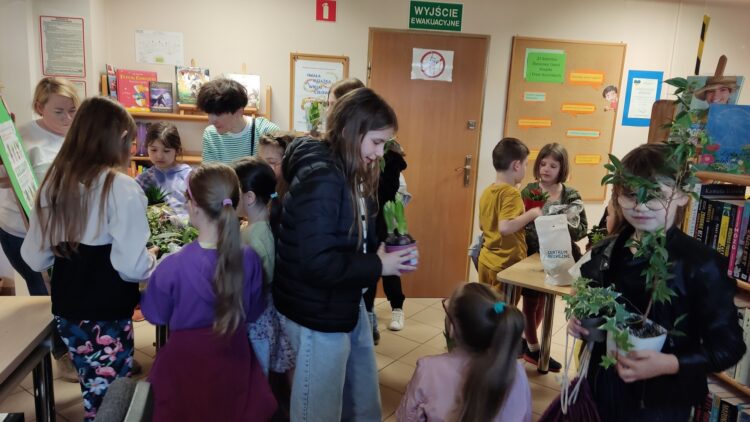 Biblioteczna wymiana roślin 1 - Polskie Radio Rzeszów Biblioteczna wymiana roślin