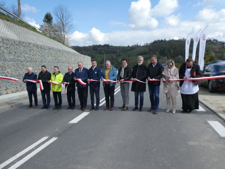 W Wołkowyi oddano do użytku 600-metrowy odcinek drogi 1 - Polskie Radio Rzeszów W Wołkowyi oddano do użytku 600-metrowy odcinek drogi