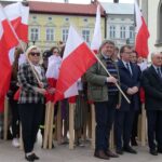 Akcja wręczania flag w Brzozowie - Polskie Radio Rzeszów