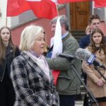 Akcja wręczania flag w Brzozowie - Polskie Radio Rzeszów