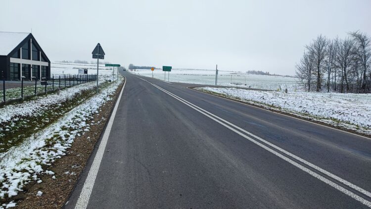 Przymrozki i śnieg w regionie. Na drogach będzie ślisko
